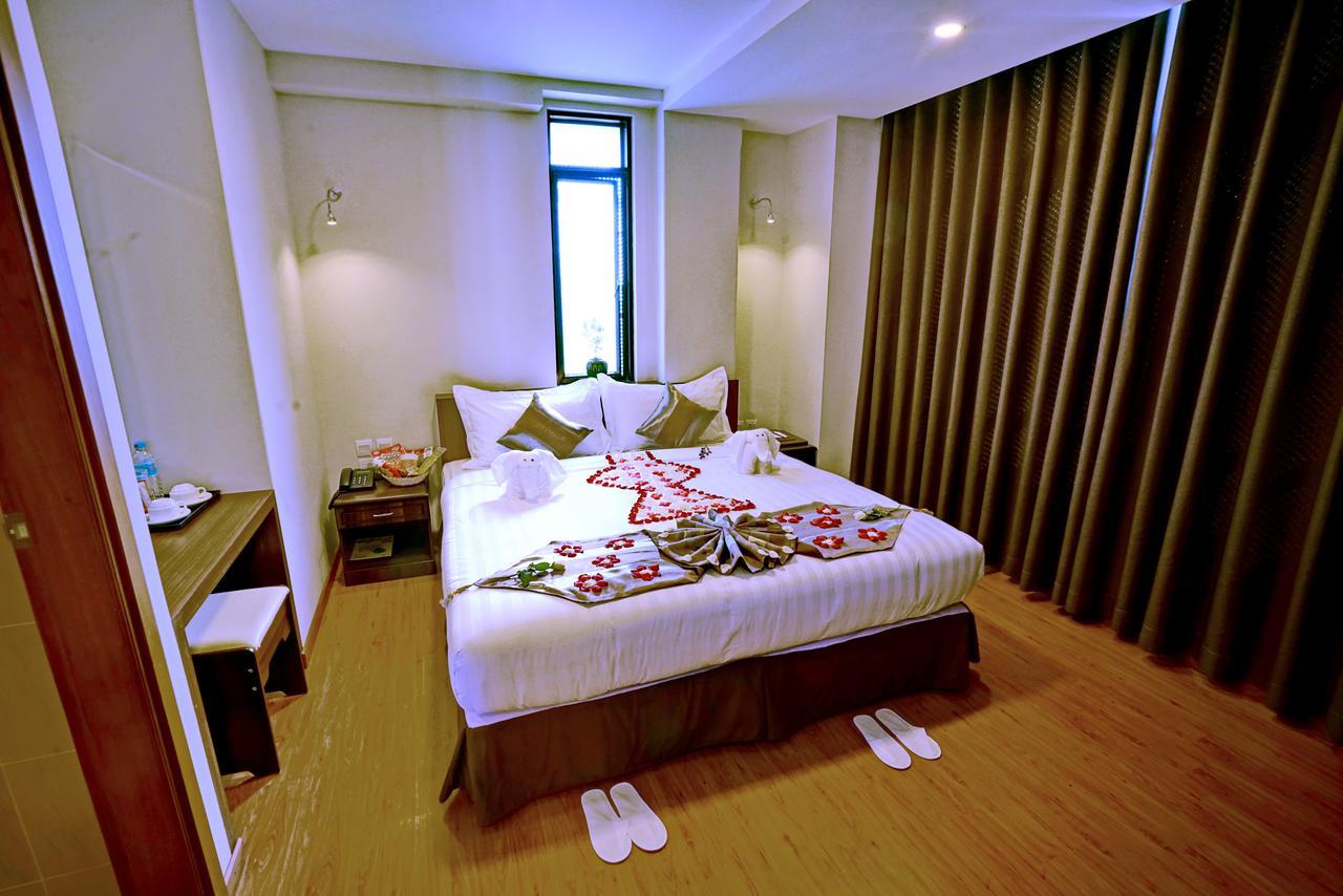 Sanctuary Hotel Mandalay Exterior photo